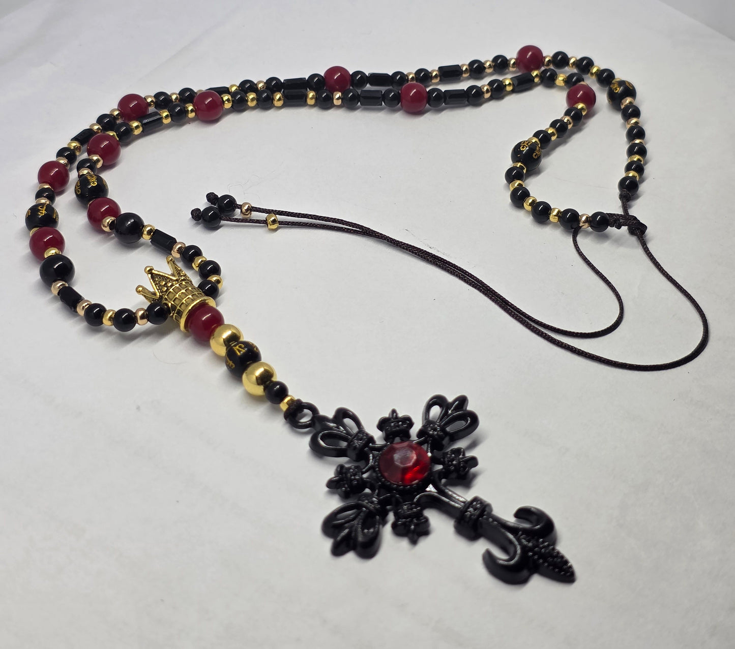 Juodas agatas ir raudonas koralas