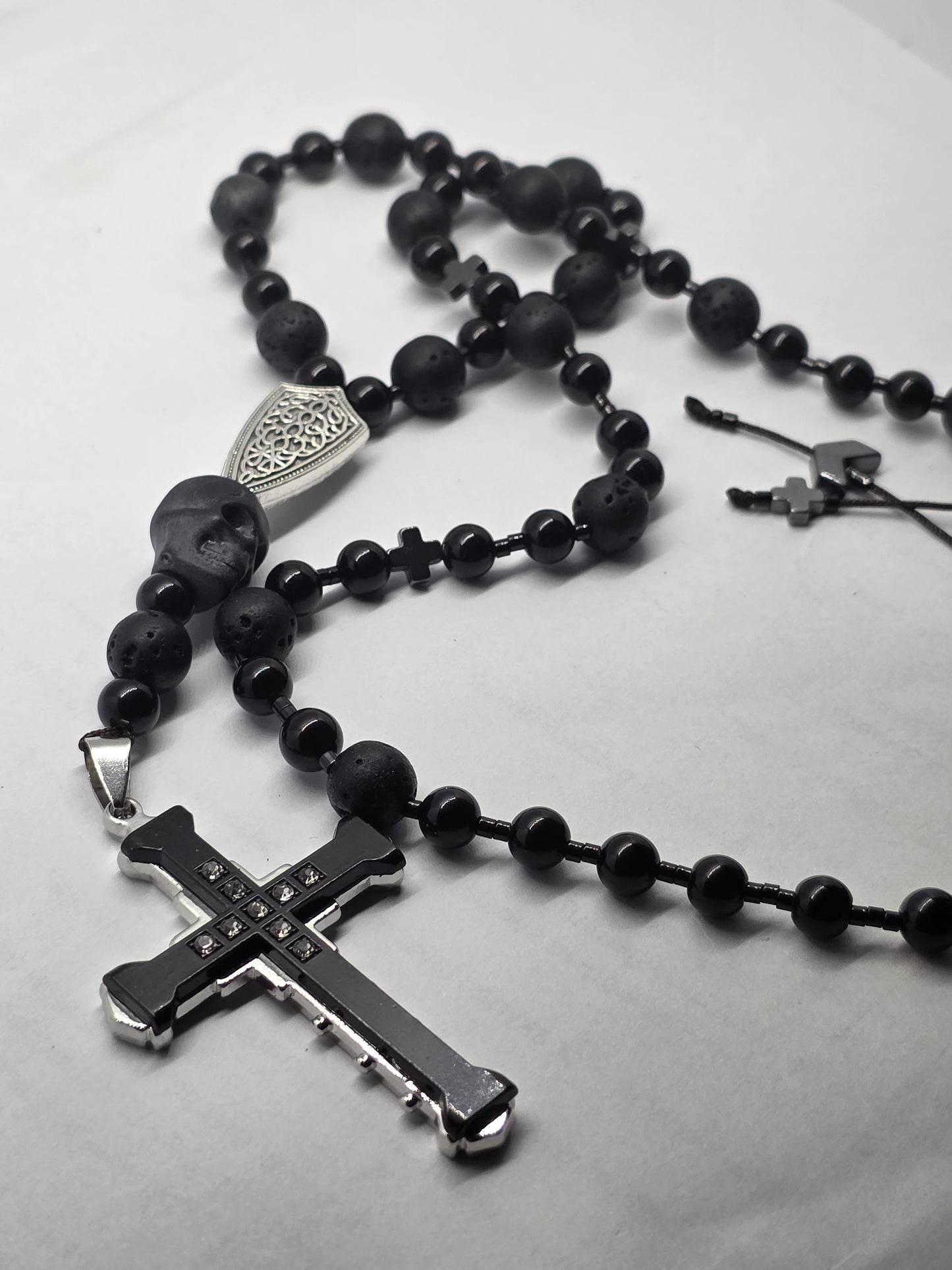 Turmalinas ir lavos akmuo