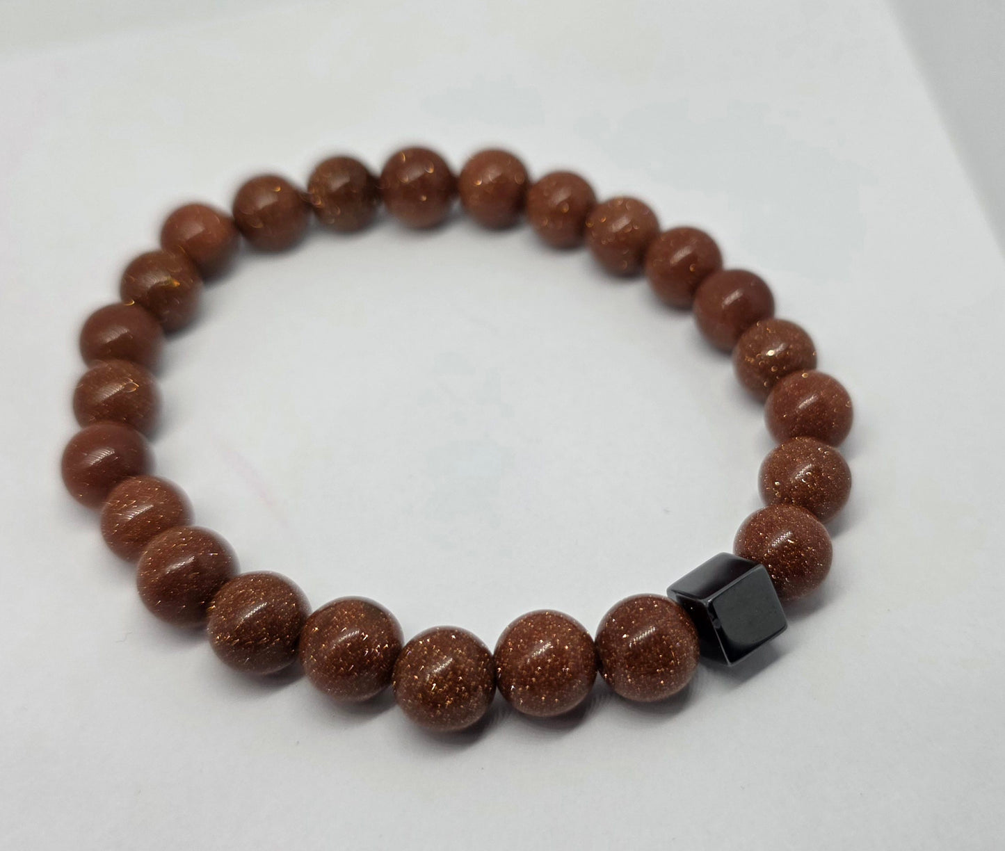 Saulės akmuo ir hematito kvadratas