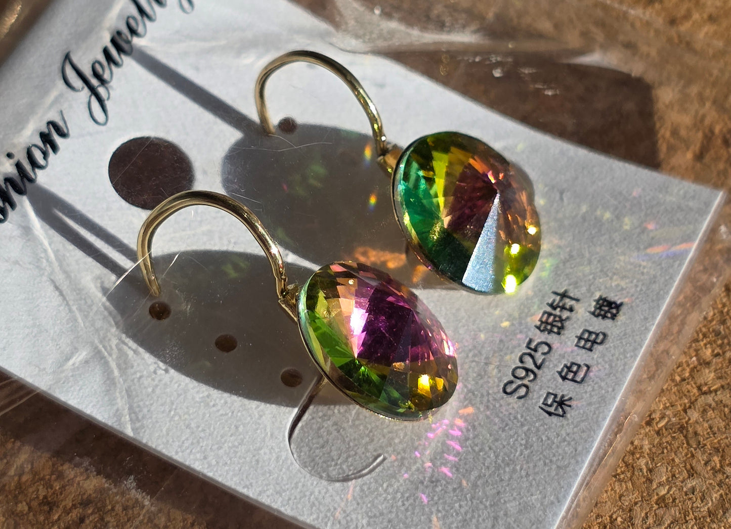 Medicininis metalas netepa, nejuoduoja, nealergizuoja, patvarus.