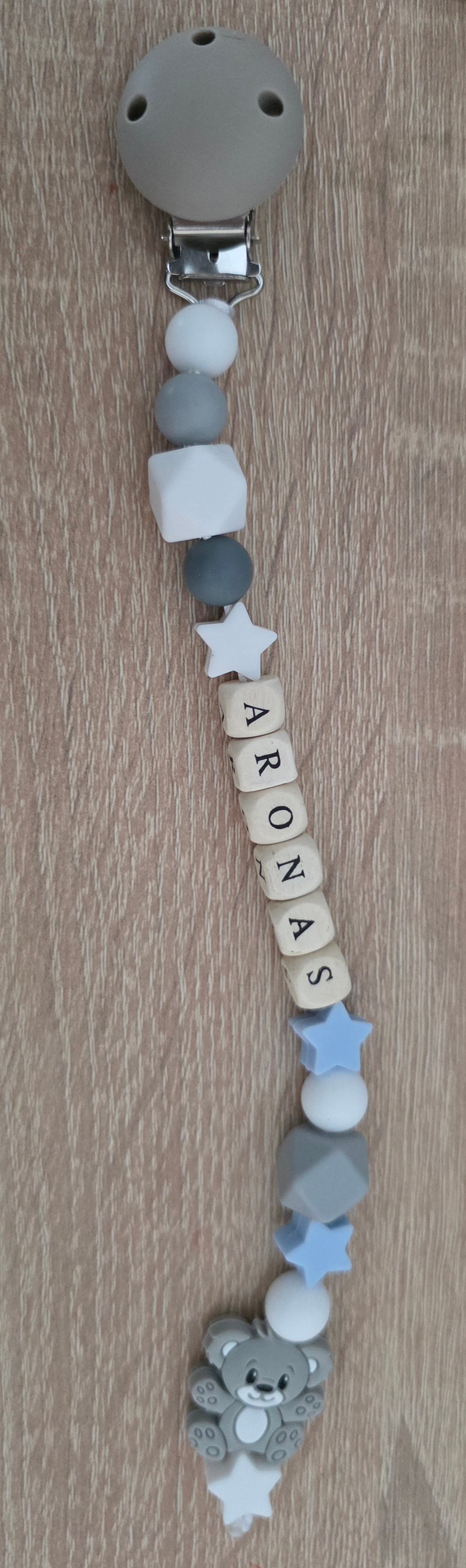 Kūdikių čiulptuko laikiklis su vardu arba inicialais