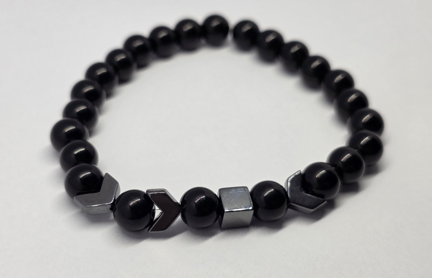 Hematitas ir juodas agatas