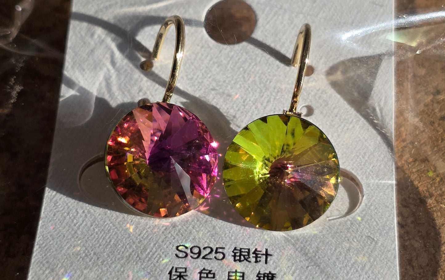 Medicininis metalas netepa, nejuoduoja, nealergizuoja, patvarus.