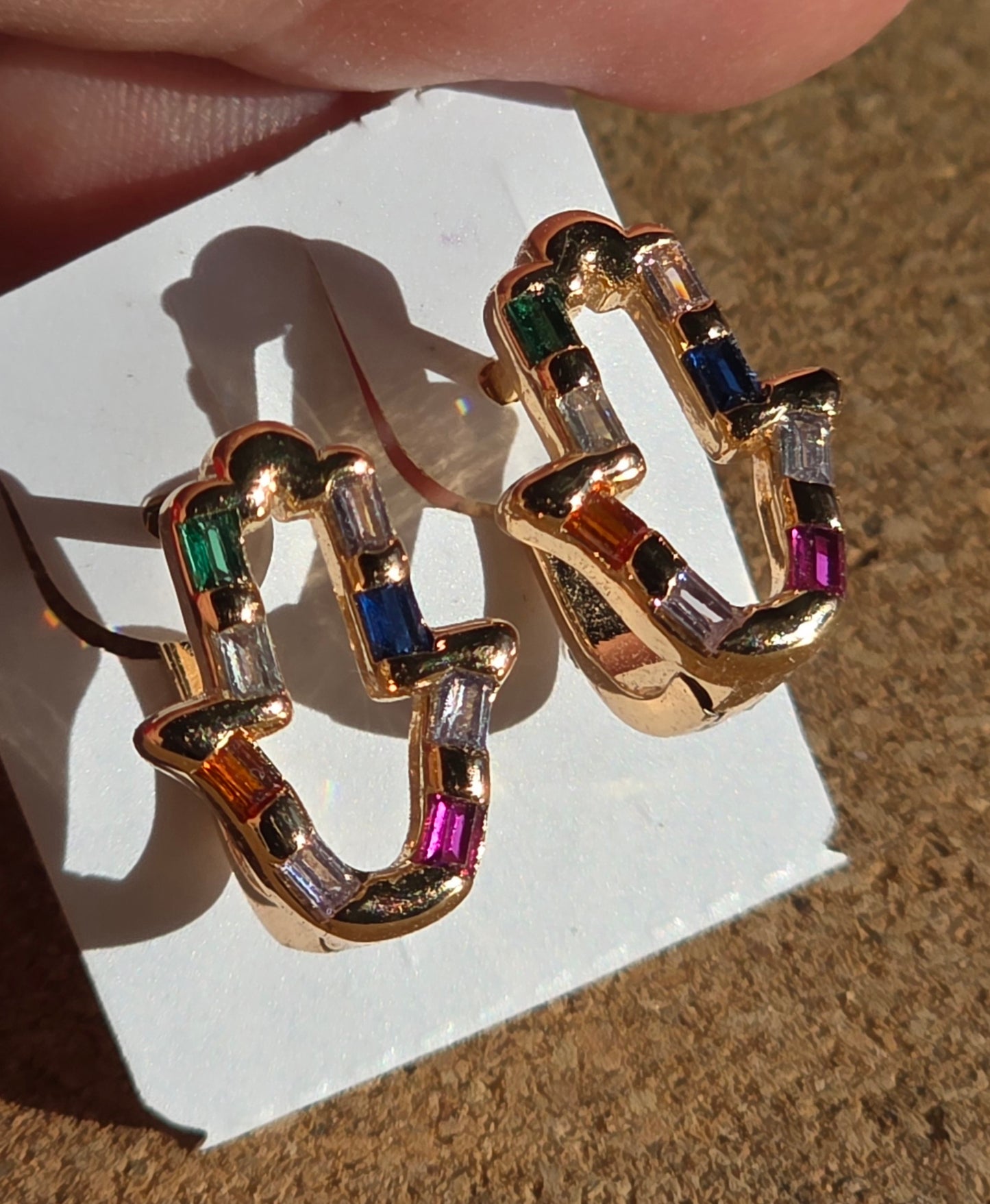 Medicininis metalas netepa, nejuoduoja, nealergizuoja, patvarus.