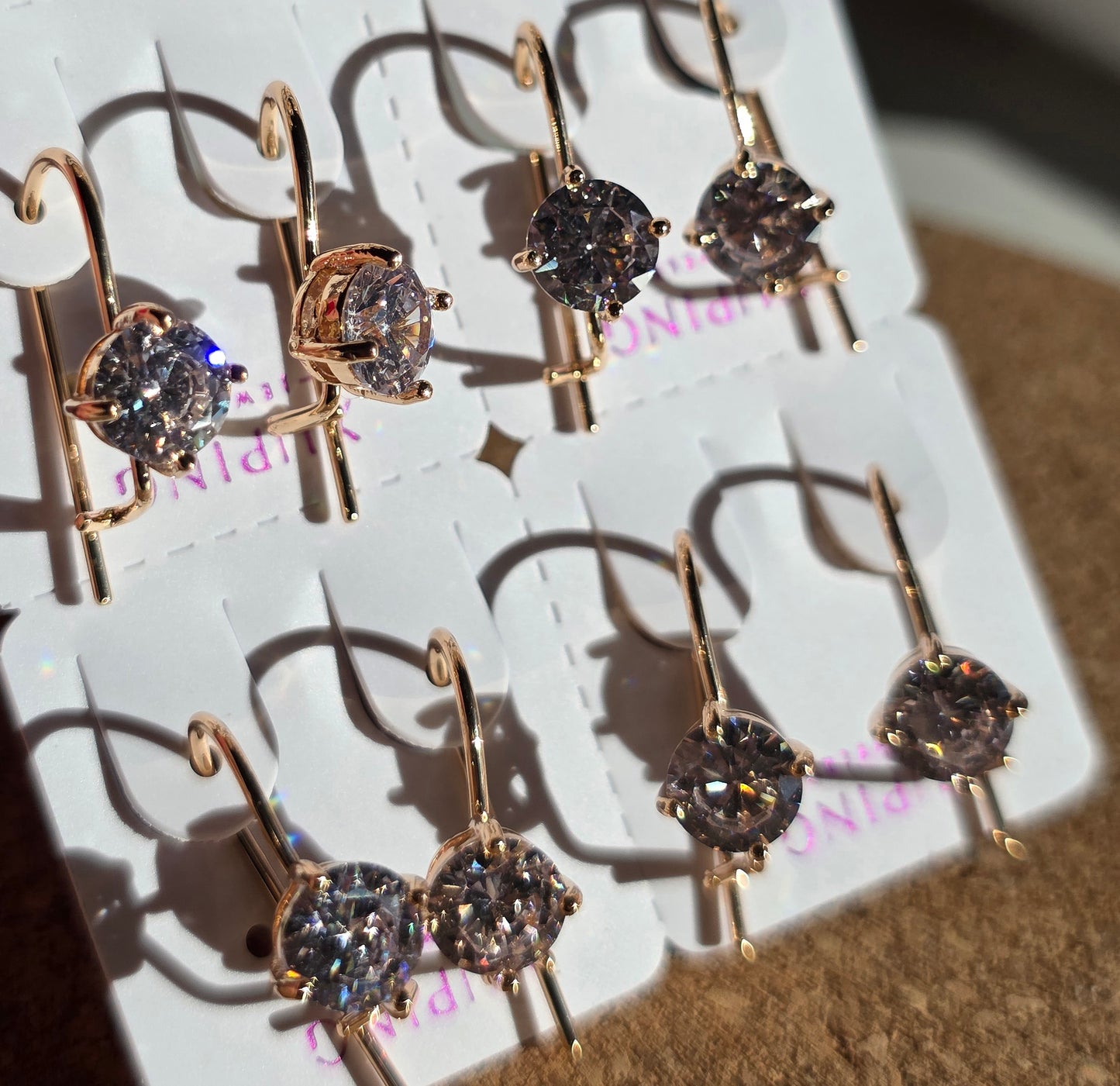 Medicininis metalas netepa, nejuoduoja, nealergizuoja, patvarus.