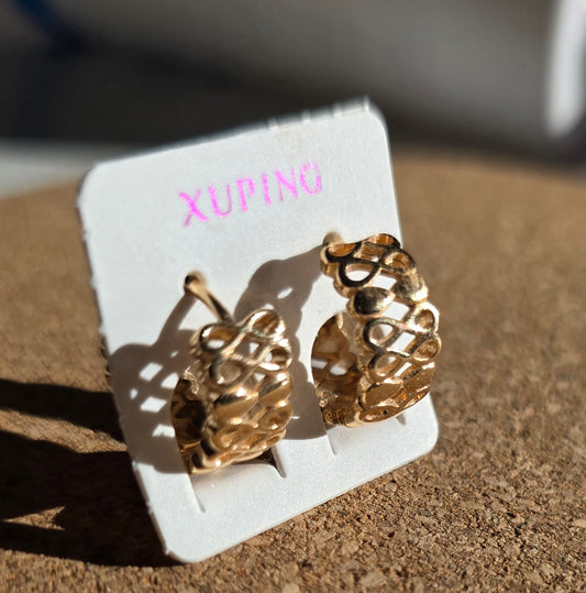 Medicininis metalas netepa, nejuoduoja, nealergizuoja, patvarus.