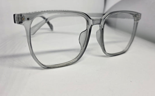 Akiniai be dioptrijų, skirti kasdieniam nešiojimui ir TV žiūrėjimui, turi specialią apsaugą nuo mėlynos šviesos, kurią skleidžia ekranai. Tokie akiniai su Blue Control danga neutralizuoja mėlyną šviesą