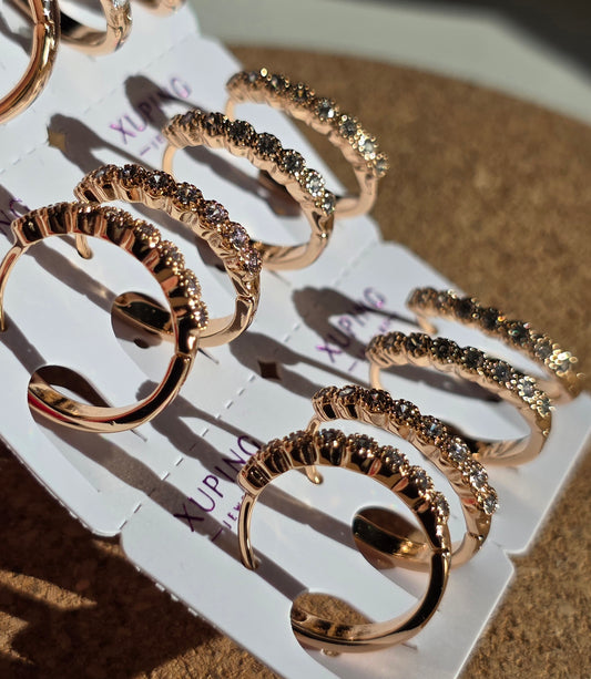 Medicininis metalas netepa, nejuoduoja, nealergizuoja, patvarus.